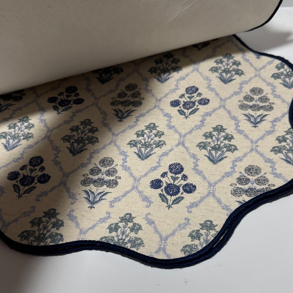 Kirkland’s Home Floral Placemats Set of 4 Cream Navy Scalloped Table Decor NWT - Picture 6 of 8